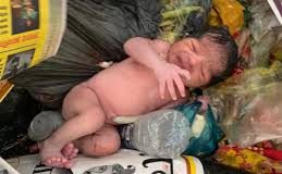 मुंबई : कूड़े के ढेर में पड़ी मिली एक दिन की मासूम बच्ची