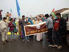 मेधा पाटकर को उत्तर प्रदेश की सीमा में जाने से रोका, मुंबई-आगरा राष्ट्रीय राजमार्ग बंद
