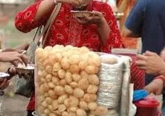 गोलगप्पे में शौचालय का पानी मिलाते रंगे हाथों पकड़ा गया विक्रेता