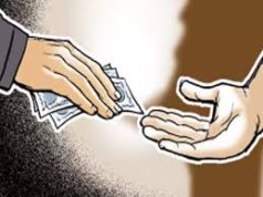 मुंबई : क्लास-1 अफसर ने घूस में ली साड़ियां, रंगे हाथों गिरफ्तार, दो लाख कैश भी बरामद