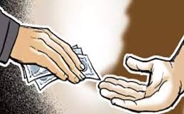 मुंबई : क्लास-1 अफसर ने घूस में ली साड़ियां, रंगे हाथों गिरफ्तार, दो लाख कैश भी बरामद