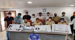ठाणे : 4 चैन स्नैचर गिरफ्तार, साढ़े चार लाख का माल बरामद