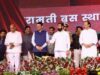 मुख्यमंत्री एकनाथ शिंदे , देवेंद्र फडणवीस वएक मंच पर आया पवार परिवार