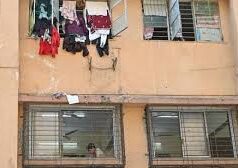 BMC स्कूल रिहायशी कॉम्प्लेक्स से चलाए जा रहे हैं; शिक्षा का अधिकार अधिनियम और राज्य सरकार द्वारा तय नियमों का उल्लंघन