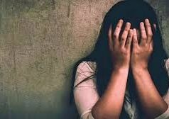 22 साल की महिला के घर में चाकू की नोक पर रेप; पुलिस ने नाबालिग लड़के को किया गिरफ्तार