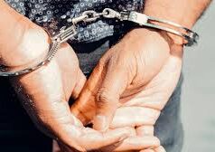 13 साल की छात्रा का यौन उत्पीड़न; धमकी देने और उसका पीछा करने के आरोप में फिजिकल ट्रेनिंग टीचर गिरफ्तार