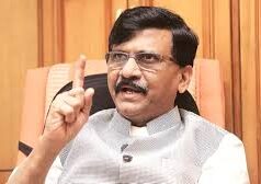 ‘शिंदे ने मराठी मानुष को धोखा दिया, मुंबई में भाजपा का मेयर बनने का रास्ता साफ किया’ – संजय राउत