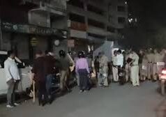 मतदाताओं और उम्मीदवारों के समर्थकों के बीच हुई झड़प के बाद लाठीचार्ज