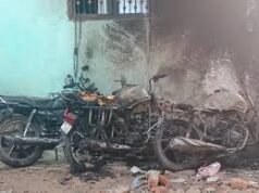 आग से तीन ऑटो रिक्शा और एक मोटरसाइकिल जलकर खाक