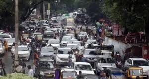 मुंबई-पुणे एक्सप्रेसवे पर 32 घंटे के जाम के बाद 1.2 लाख लोगों को मिलने जा रहा ₹5.2 करोड़ का रिफंड, जानें वजह