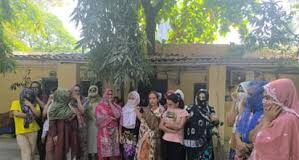 वर्सोवा में 25 बांग्लादेशी नागरिकों को गिरफ्तार किया