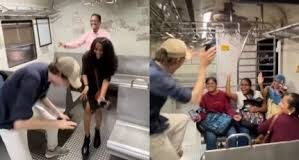 लोकल में लोगों के साथ झूमकर नाचा विदेशी शख्स, यात्रियों के साथ मस्ती का वीडियो वायरल