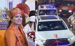 मुंबई मेयर की कार से हटाई गई लाल-नीली बत्ती, क्यों हो रहा विवाद?