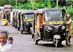 नालासोपारा में ट्रैफिक पुलिस वाले ने रिक्शा ड्राइवर पर हमला किया