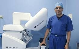 मुंबई में बैठे डॉक्टर ने की 1500 दूर मस्कट के अस्पताल में एडमिट महिला मरीज की सफल रोबोटिक सर्जरी